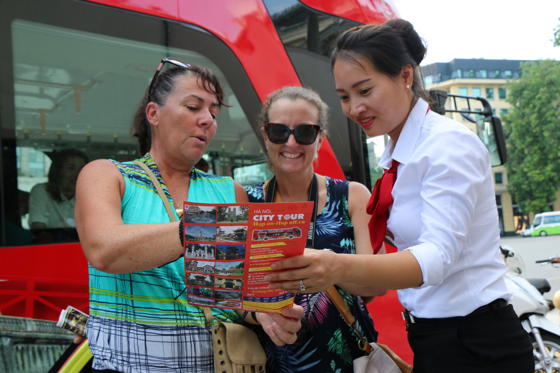 1 ROUND HANOI PANORAMIC BUS TOUR - Image 2