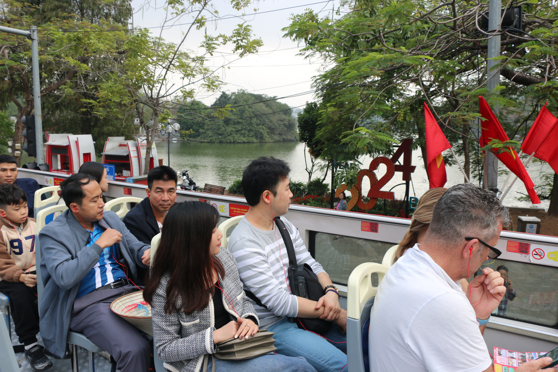 1 ROUND HANOI PANORAMIC BUS TOUR - Image 11